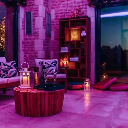 Superbe Avec Piscine Interieure Chauffee Lägenhet
