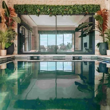 Superbe Avec Piscine Interieure Chauffee Apartmán *