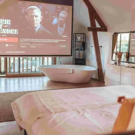Superbe Avec Piscine Interieure Chauffee Lägenhet *